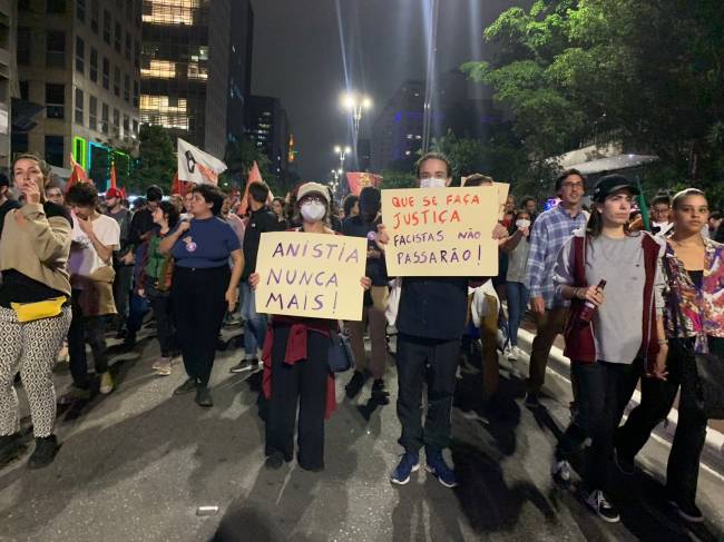 A frase de ordem é “sem anistia” A frase de ordem é