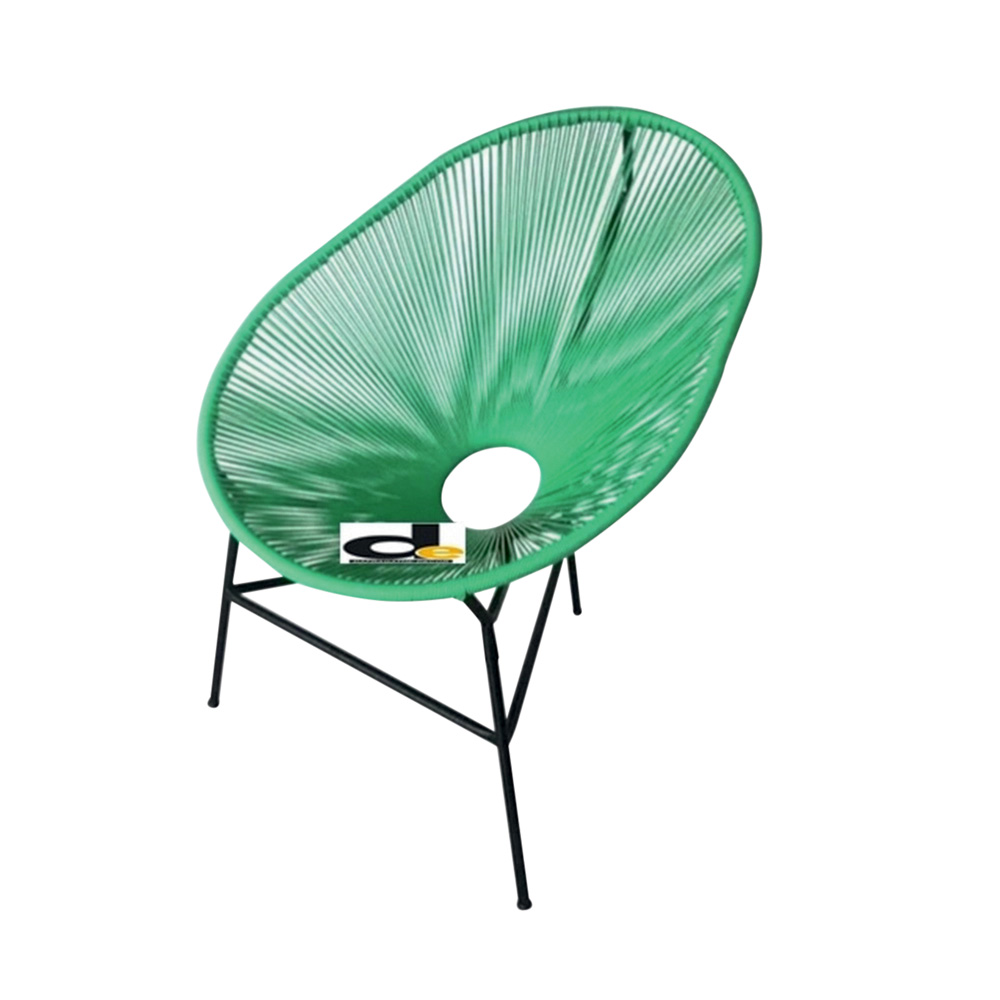 Cadeira para área externa feita de linhas verdes. Formato circular