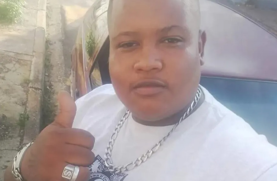Vitor Augusto Marcos de Oliveira, de 25 anos, morreu após hospital da Zona Norte não atendê-lo por não ter maca para obesos.