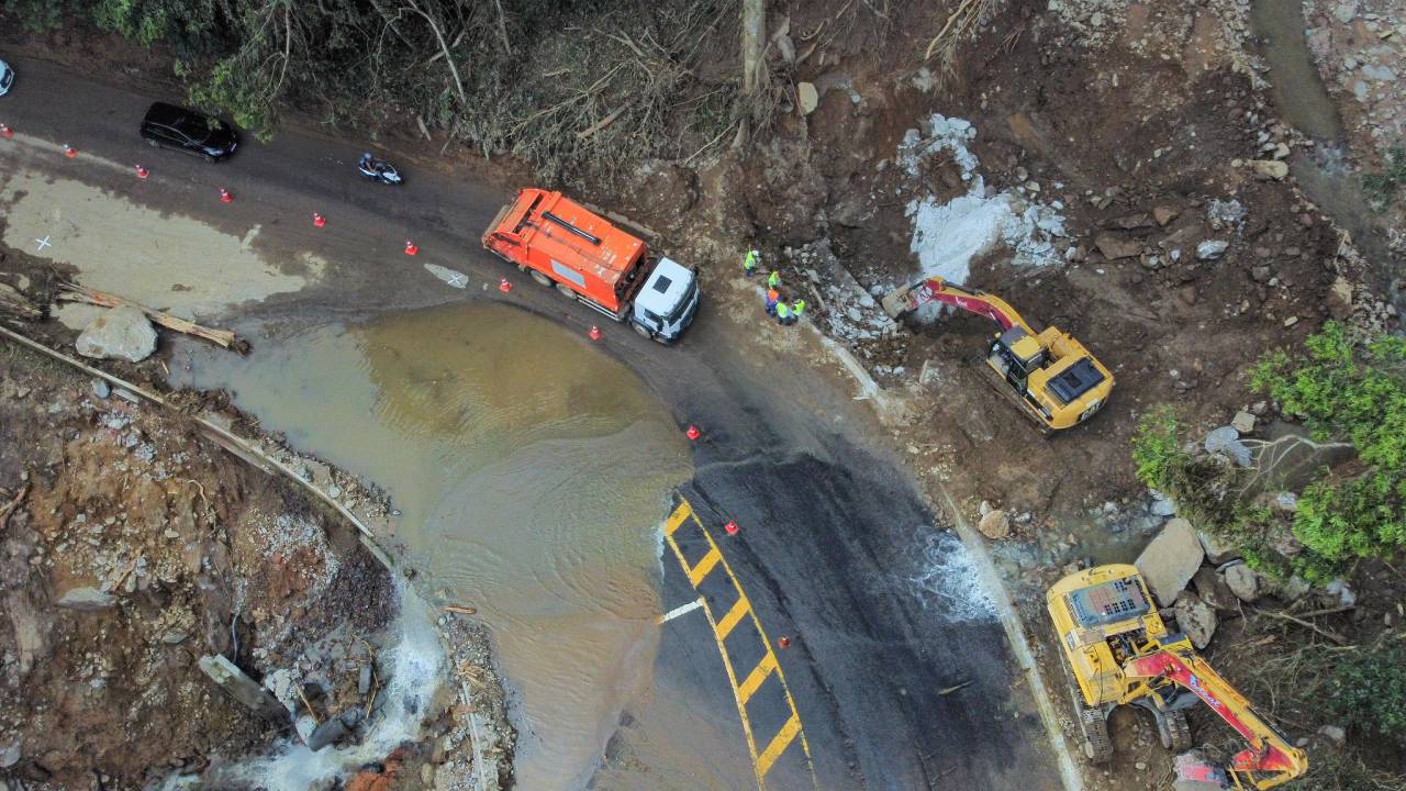 Trabalhos de recuperação na Rio-Santos.