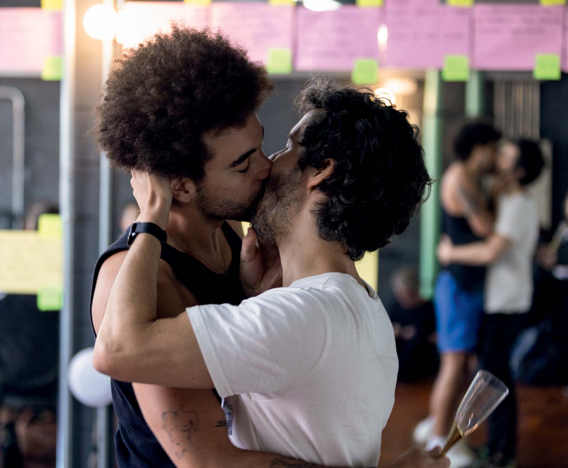 Bruno Fagundes e Reynaldo Gianecchini são par romântico em 'A Herança': 'É  um ato político
