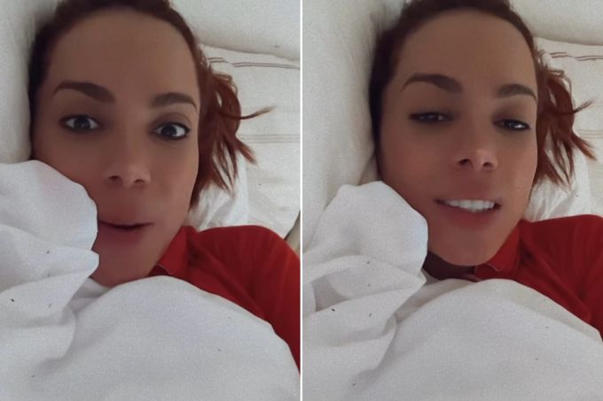 Montagem com duas fotos do rosto de Anitta deitada na cama enquanto fala