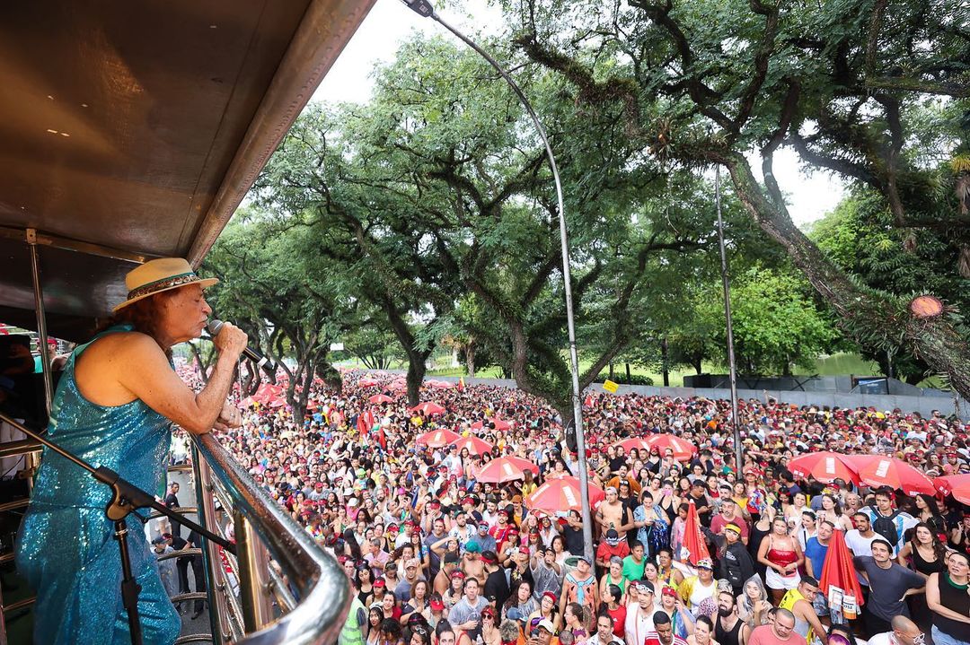 Alceu Valença se apresenta em bloco de Carnaval de São Paulo em 2023.