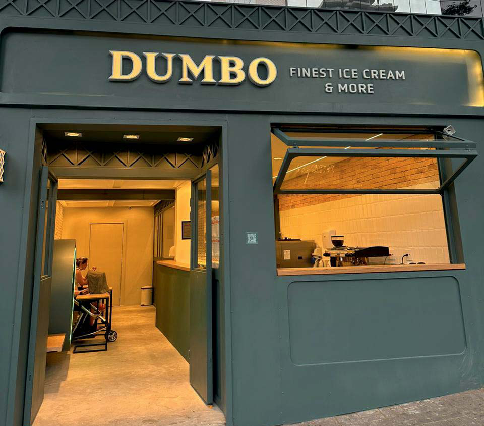 Fachada da loja com os dizeres 'Dumbo'