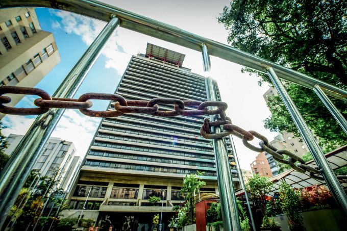 Prefeitura cobra dívidas milionárias de IPTU do Maksoud Plaza