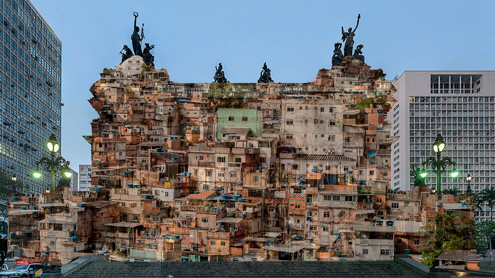 Imagem mostra projeção de comunidade periférica sobre o Theatro Municipal