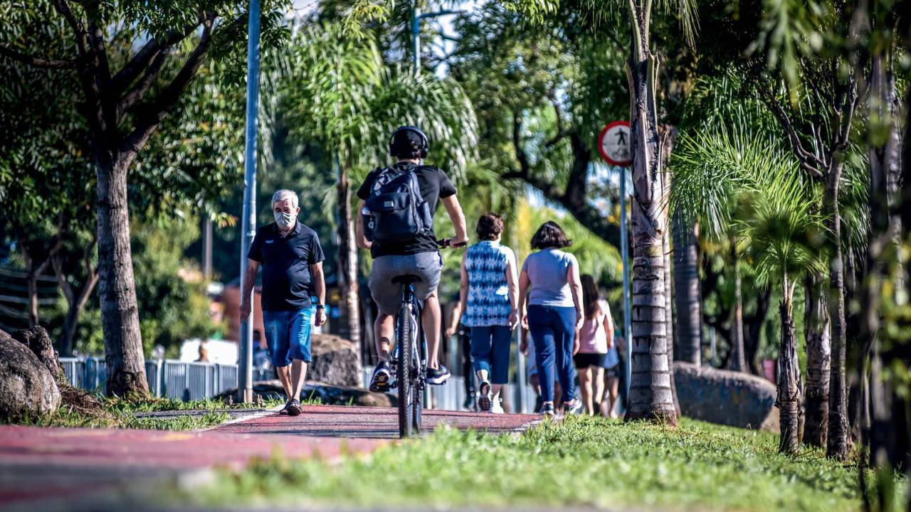 Ciclovia na Avenida Inajar de Souza.