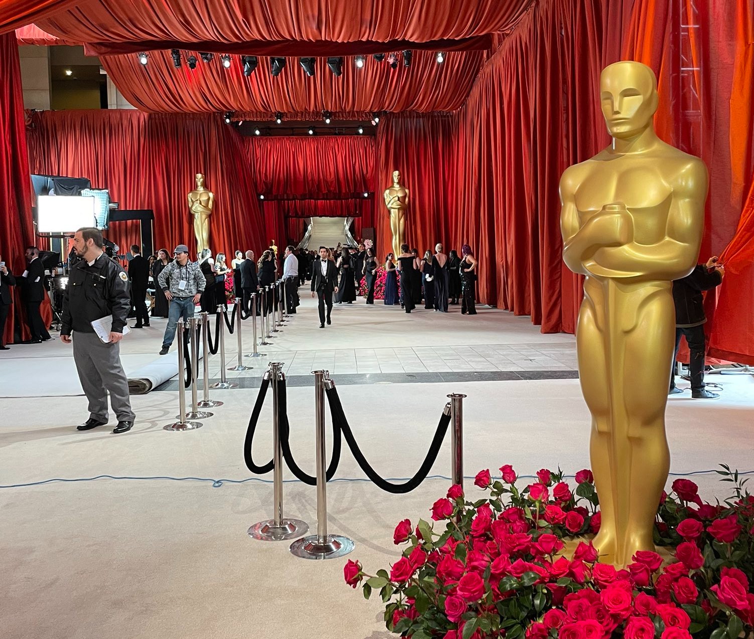 Tapete na cor champagne do Oscar 2023