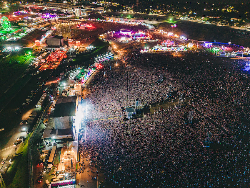 Imagem mostra multidão no Lollapalooza 2023