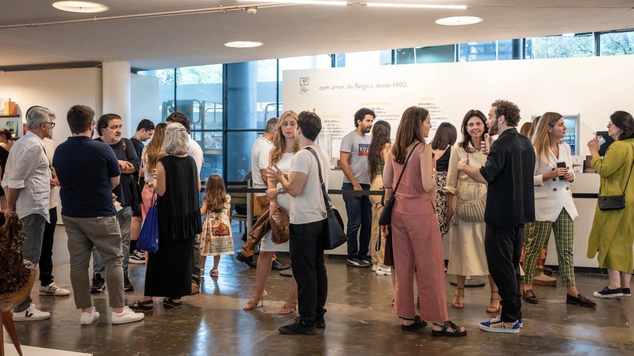 Elenco CASACOR visita a SP–Arte com o curador Cézar Prestes