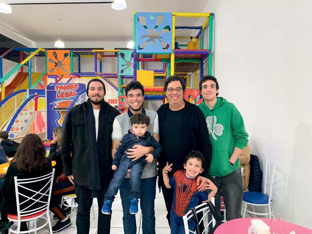 CasaGrandeFilhoseNetos Casagrande com os filhos e netos