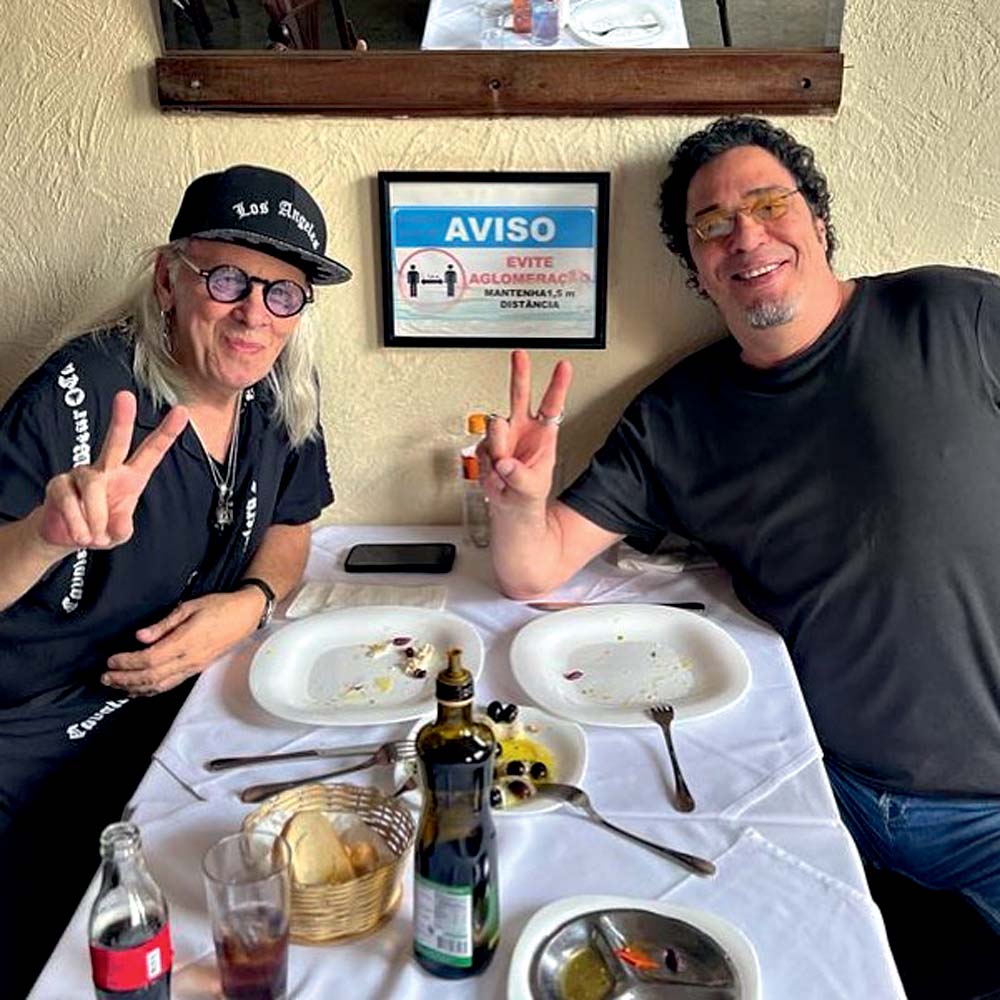 CasagrandeCarlini VV.jpg Casagrande com o amigo Luiz Carlini no restaurante Dona Felicidade