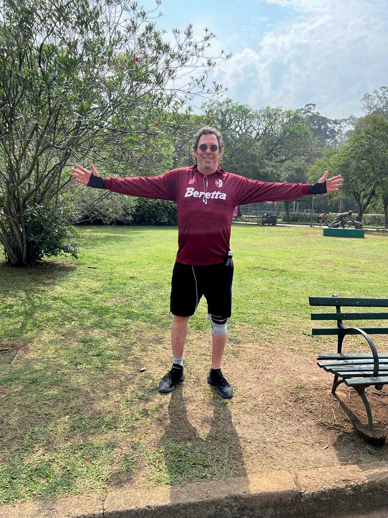 CasagrandePasseioParqueIbirapuera Casagrande costuma fazer caminhadas no Parque do Ibirapuera