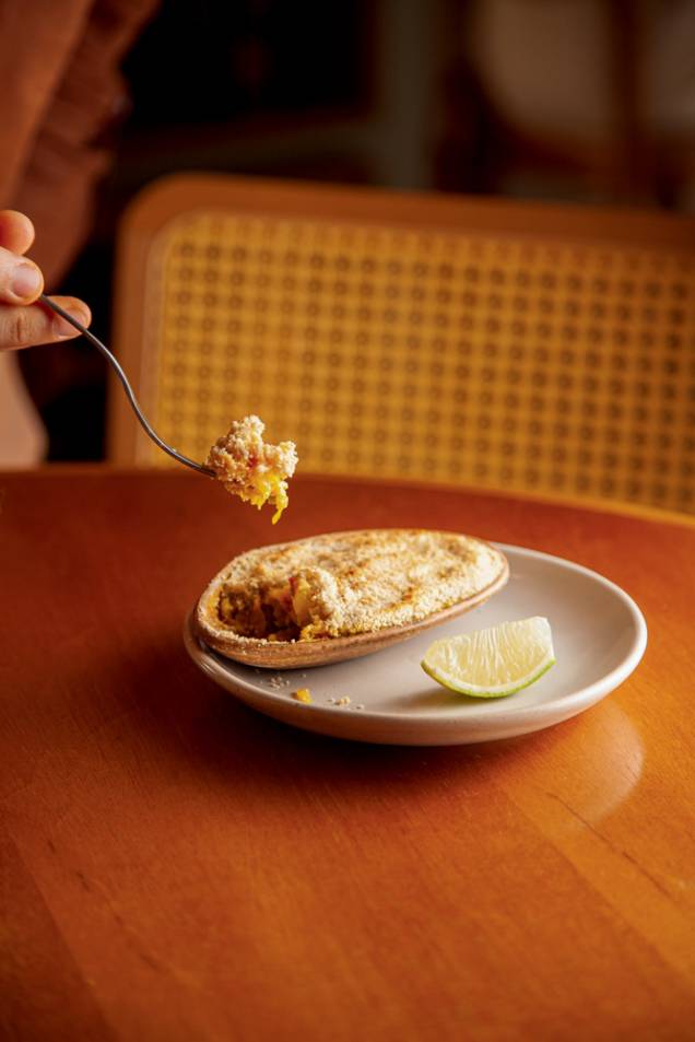 Casquinha de siri fingido: coberto e gratinado por queijo de castanhas ou grana padano Casquinha de siri fingido: coberto e gratinado por queijo de castanhas ou grana padano