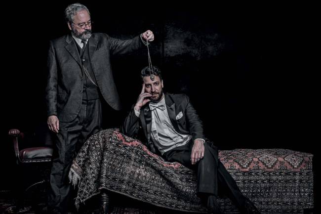 Desconhecido faz Freud duvidar de suas crenças em peça do Grupo Tapa