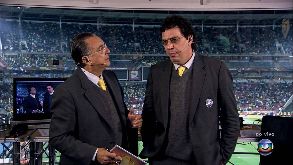 Um ano depois de ter deixado os gramados de forma oficial, em 1997, Casagrande foi convidado pela TV Globo para ser comentarista ao lado de Galvão Bueno, onde permaneceu até 2022