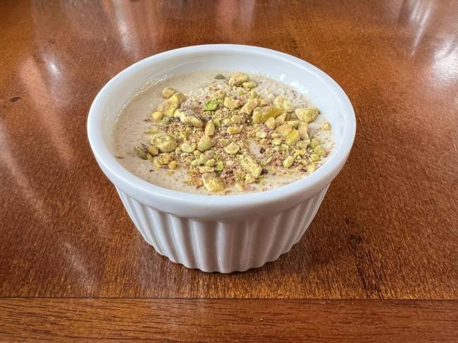 WhatsApp Image 2023-04-05 at 15.34.23 Potinho de porcelana contendo doce cremoso de gergelim