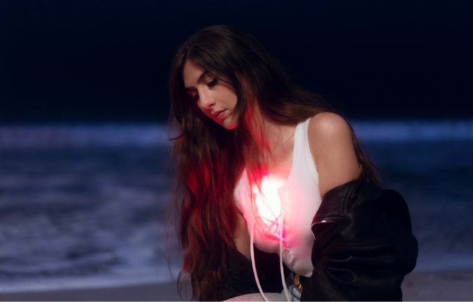 Cantora e ompositora californiana Weyes Blood estreia no país no domingo (19)