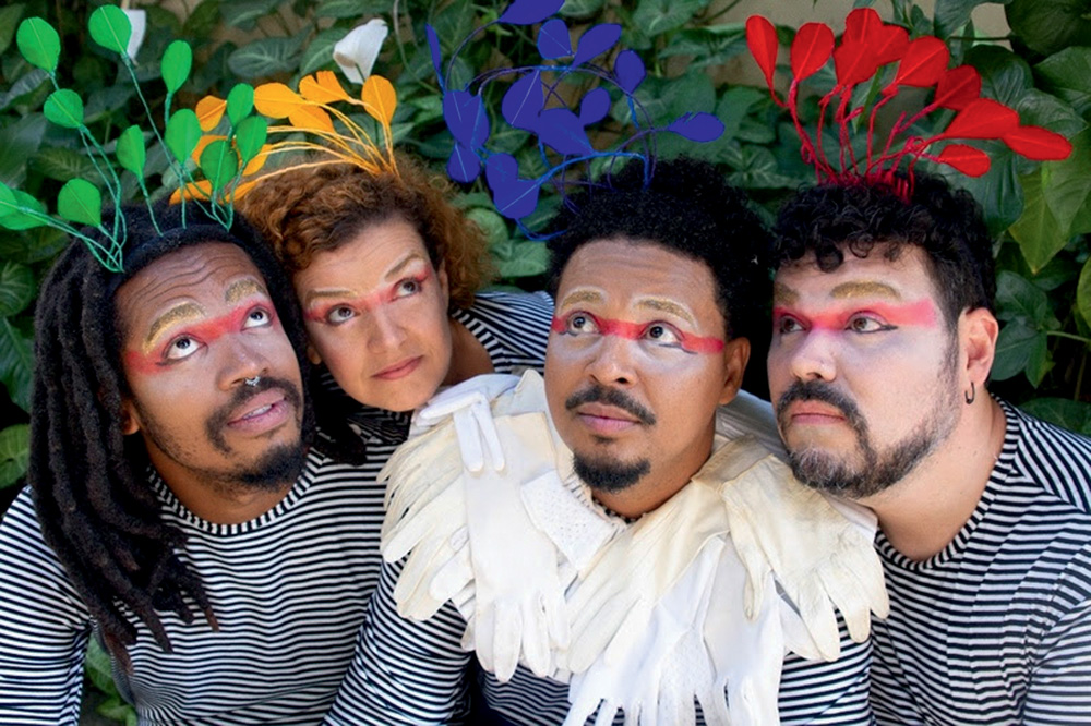 Barracão Cultural encena história de passarinho corajoso em nova peça