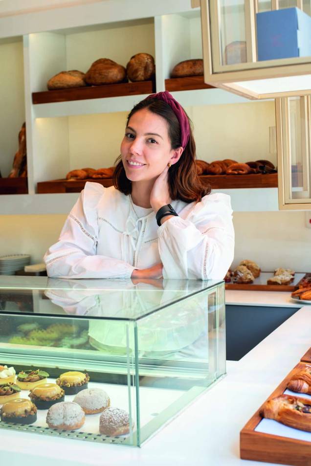 Tássia Magalhães: chef à frente do negócio Tássia Magalhães: chef à frente do negócio