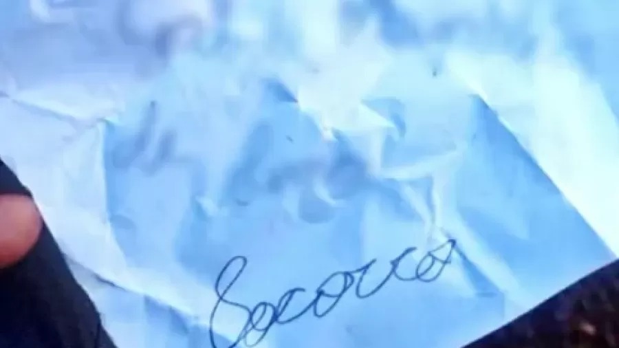 Menina usa cartas para pedir socorro aos vizinhos por agressões dos pais