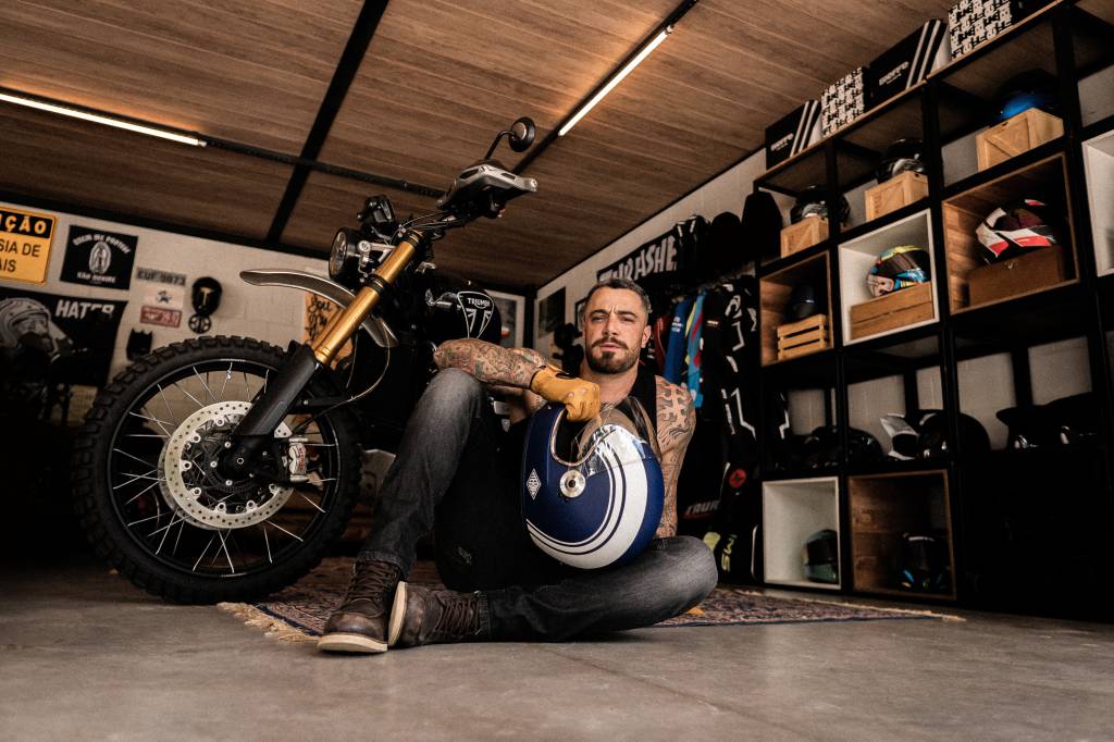 Felipe Titto lança capacete de moto feito com inteligência artificial