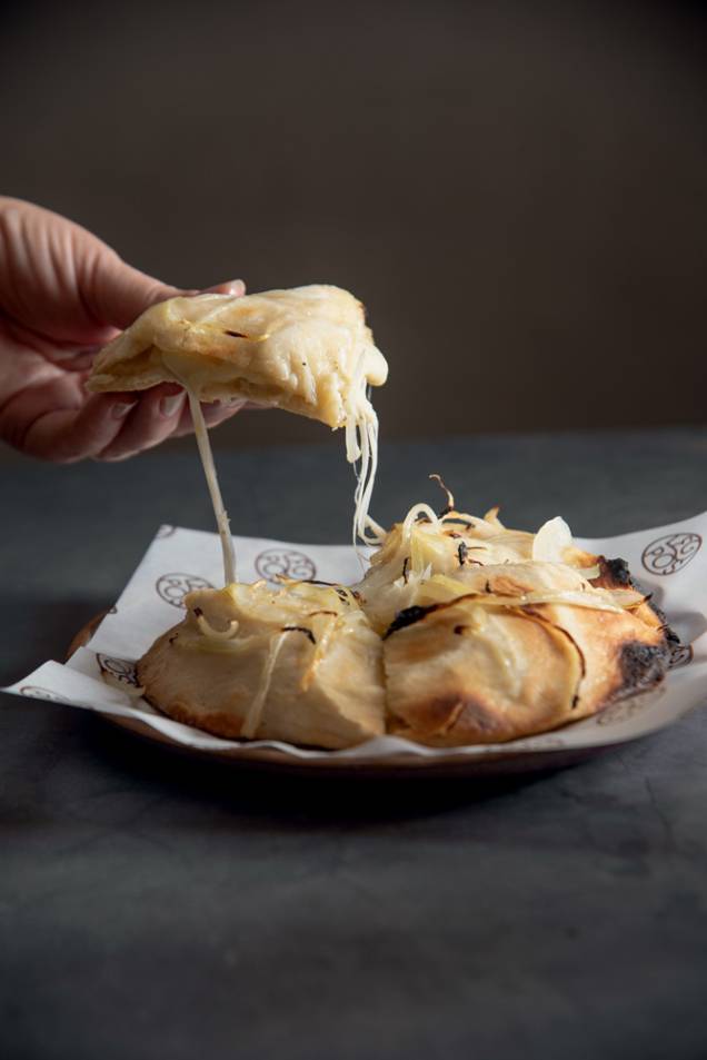 Fugazzetta: de queijo com cebola