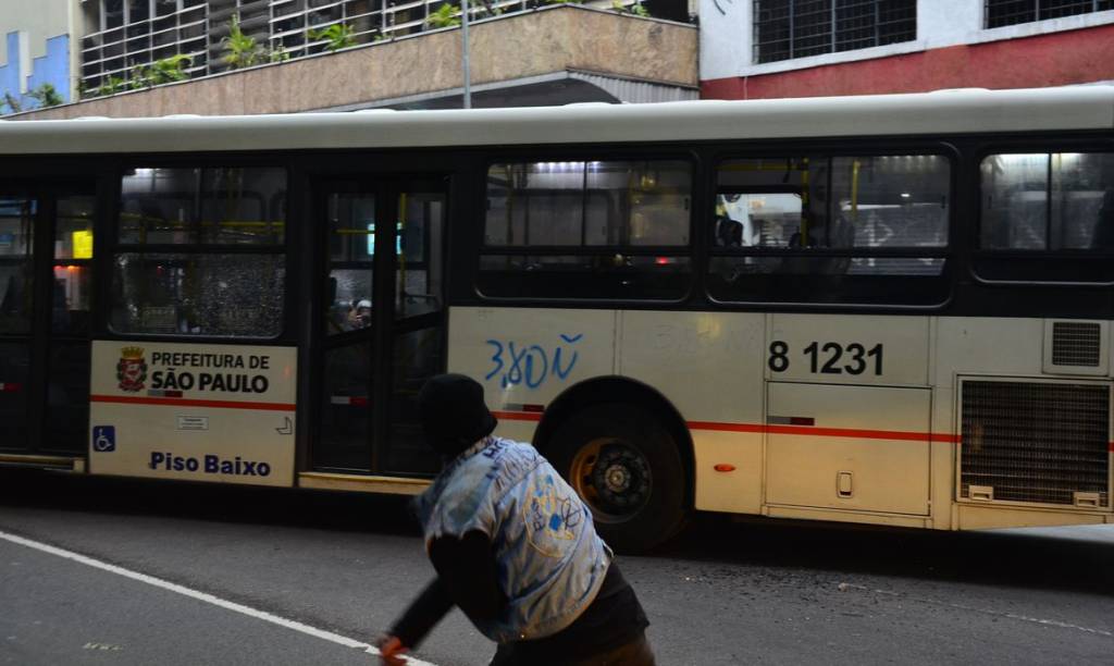 Dez anos após protestos, prefeitura de SP estuda adoção de passe livre