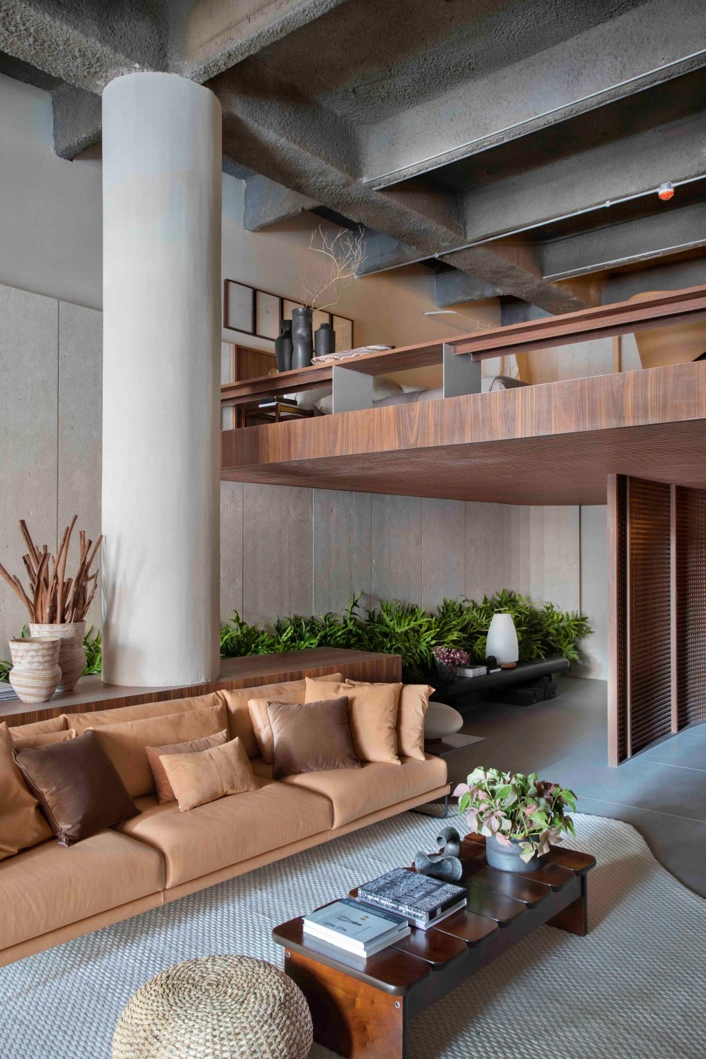 Loft tem vista para a Av. Paulista, pé-direito duplo e espaços integrados
