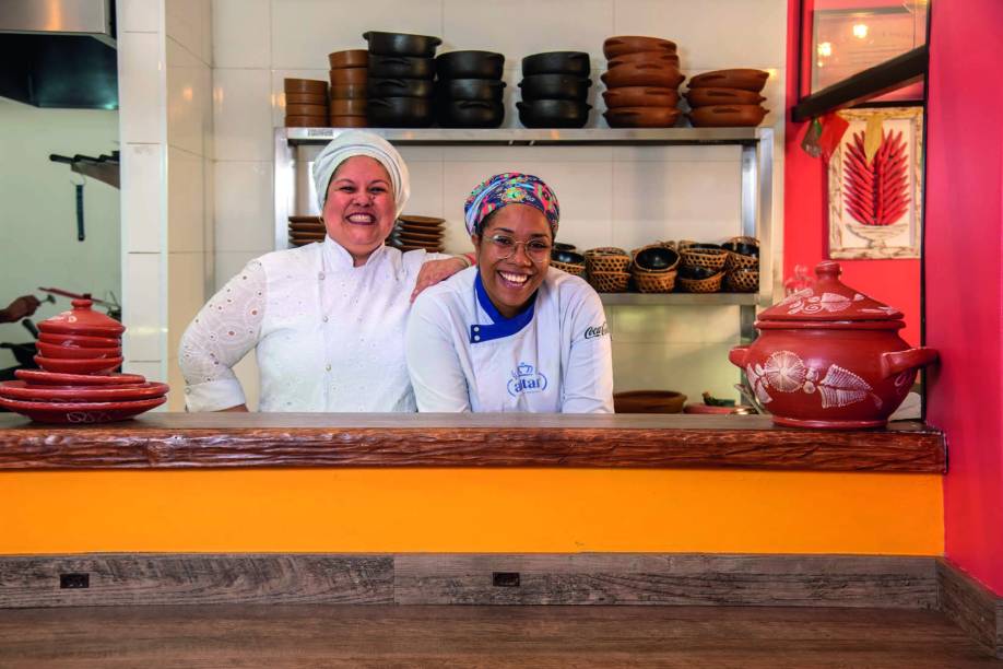 Paula Bandeira e Giovanna Barbos: subchefs executam os pratos no dia a dia