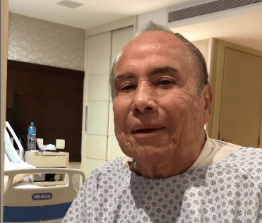 o ator Stenio Garcia num quarto de hospital
