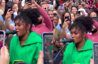 Montagem com duas fotos mostra Iza cantando em frente a microfone com multidão a rodeando e filmando com celulares