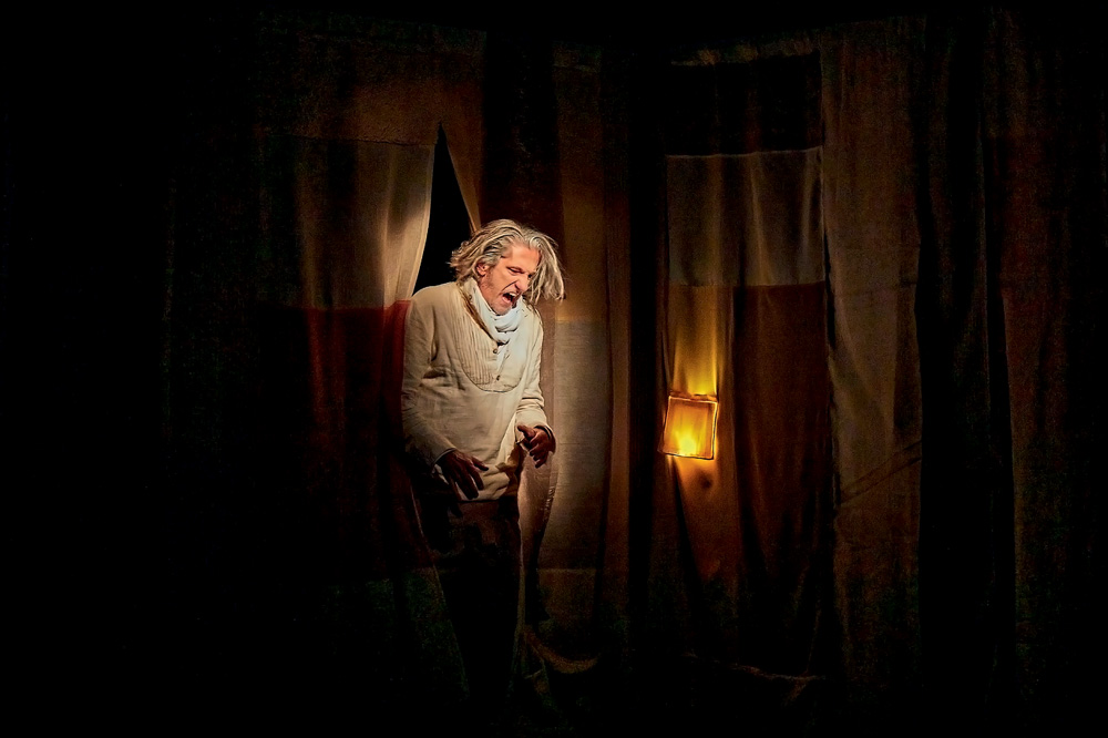 Wagner Molina estrela monólogo inspirado em Beckett