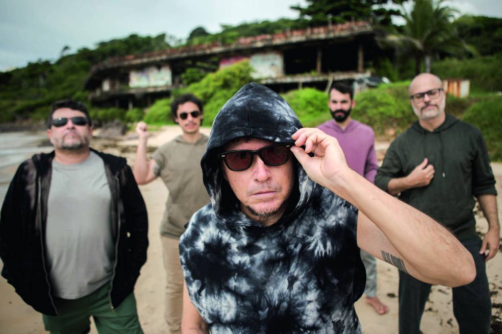 Mundo Livre S/A celebra os trinta anos do manguebeat no Cine Joia