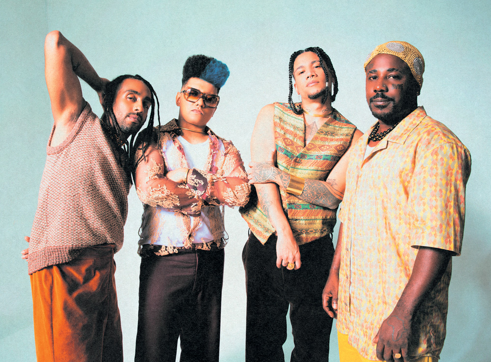 Banda baiana ÀTTØØXXÁ faz show de três horas no Cine Joia