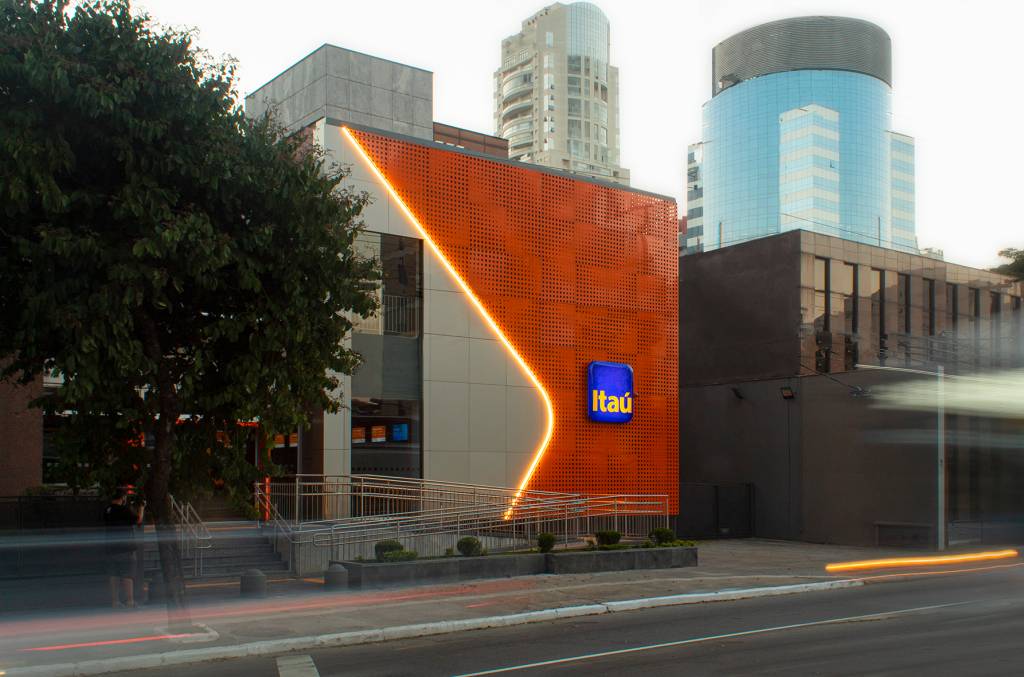 Itaú Unibanco celebra 100 anos com louros de ações especiais em SP