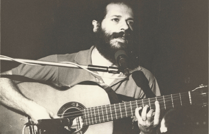 Selo Sesc lança disco inédito de show de João Bosco gravado em 1978