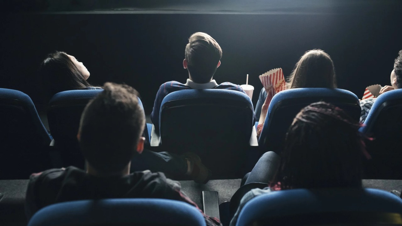 Ir ao cinema está virando um filme de terror para os espectadores que querem imersão.