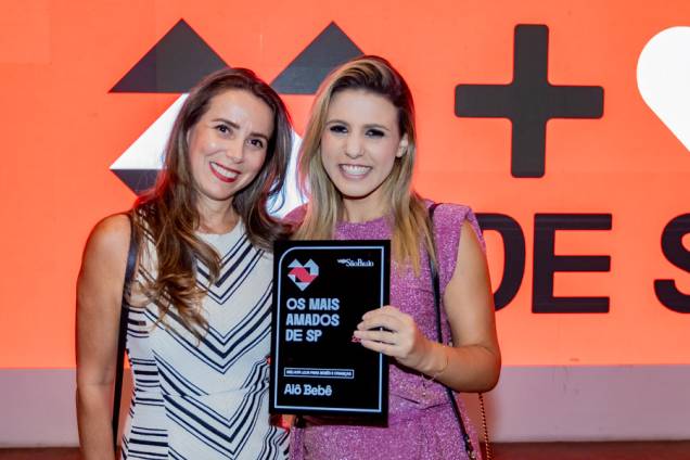 Entrega dos troféus: Jessica Kalil e Sandra Souza, da Alô Bebê
