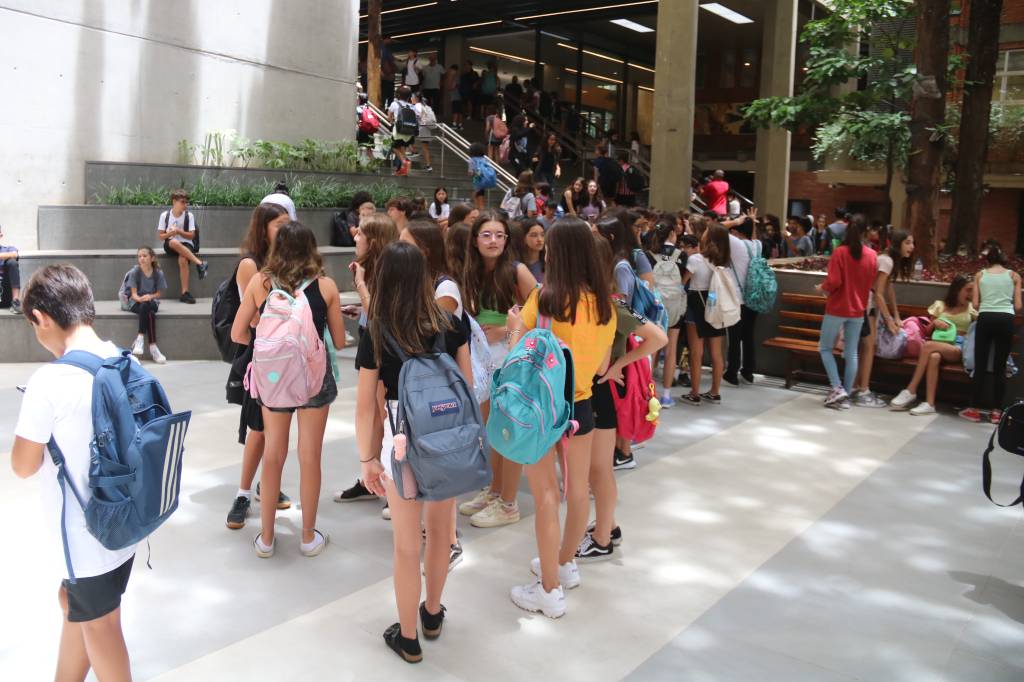 Alunos Colégio Bandeirantes Alunos Colégio Bandeirantes