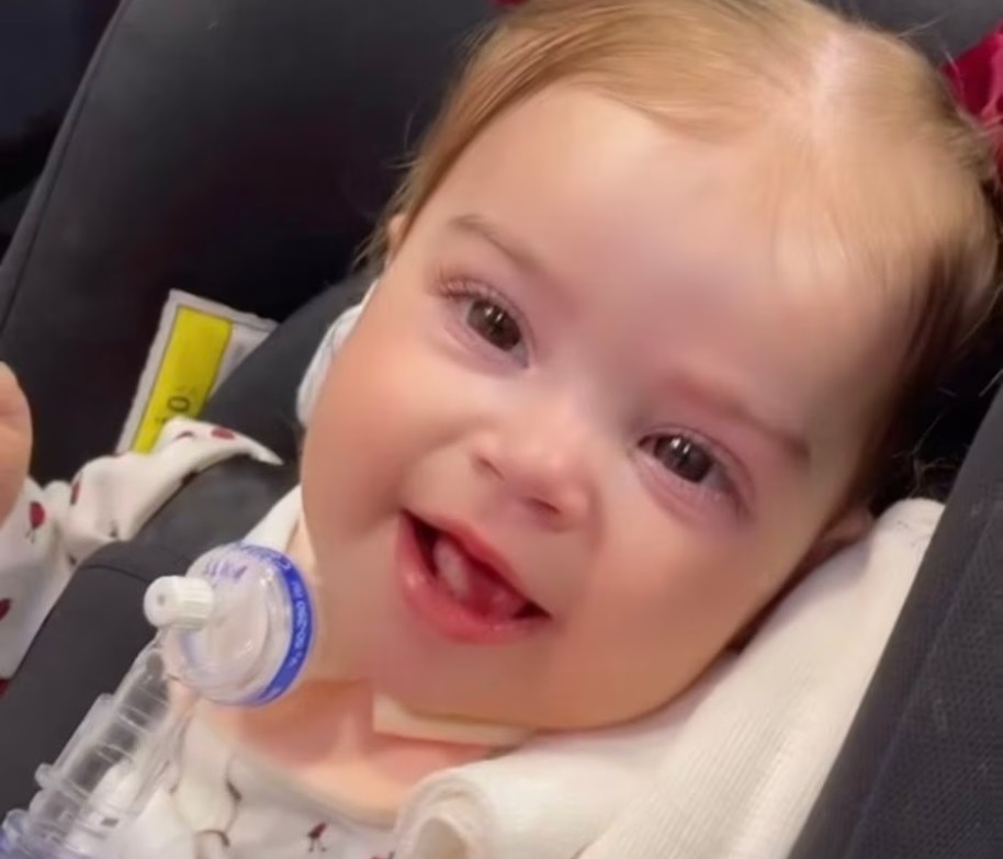 Filha de Juliano Cazarré volta ao hospital para cirurgias e exames