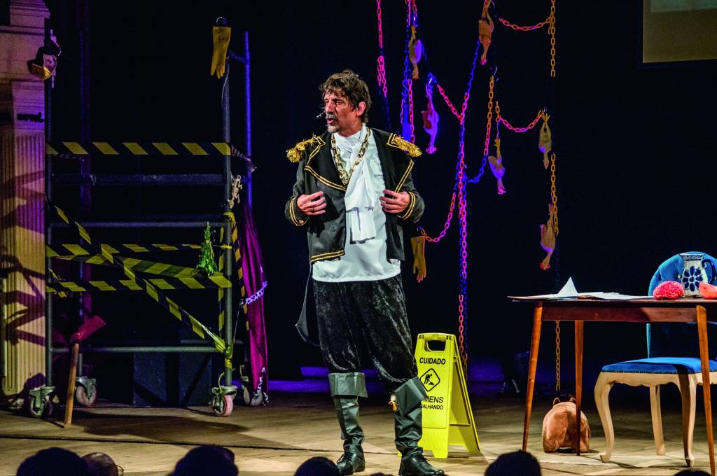 Eduardo Bueno volta aos palcos com peça sobre corrupção no Brasil