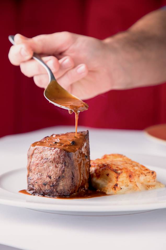Steak au poivre: acompanha batata gratinada