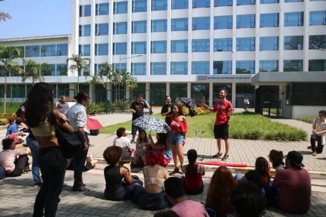 Ato dos estudantes da USP alunos-usp-greve
