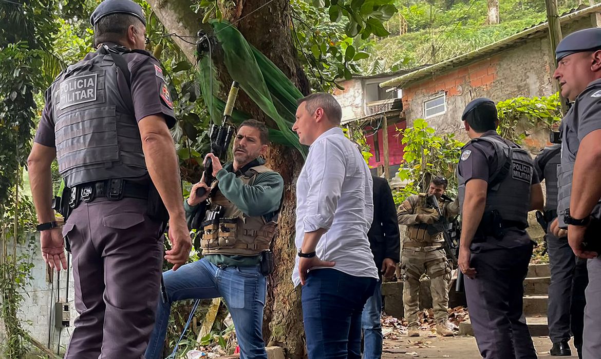 Secretário da Segurança Pública, Derrite, Delegado Geral, Dr. Artur Dian e Comandante Geral da PM, Coronel Cássio, participam da “Operação Escudo”, no Guarujá.