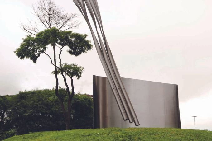 Nicolas Vlavianos ganha livro e mostra sobre últimos anos de sua produção