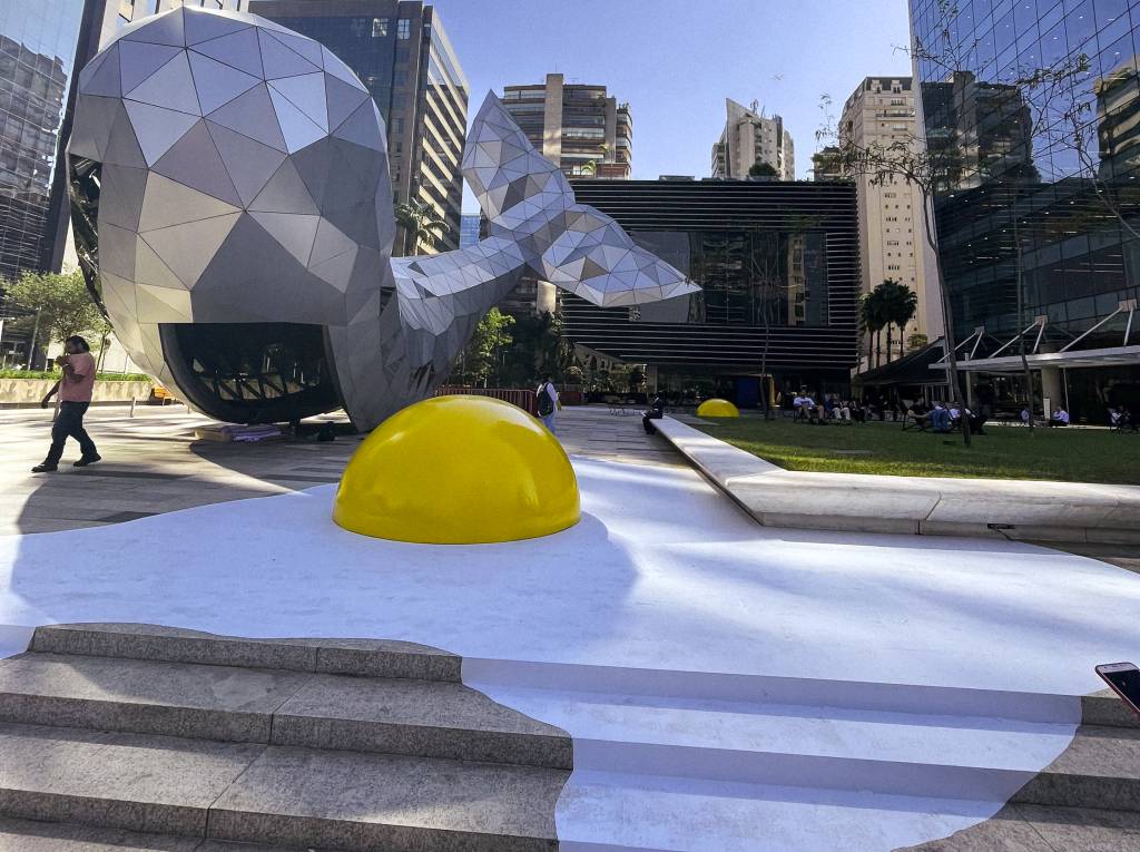 Ovos fritos gigantes estão espalhados pela Faria Lima; entenda