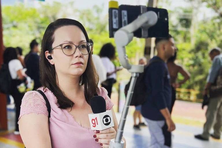 Jornalista da Globo tem o celular roubado ao vivo