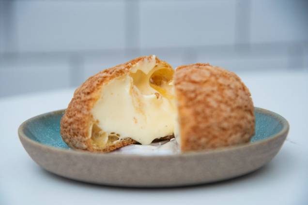 Amay Patisserie: choux cream Amay Patisserie: choux cream