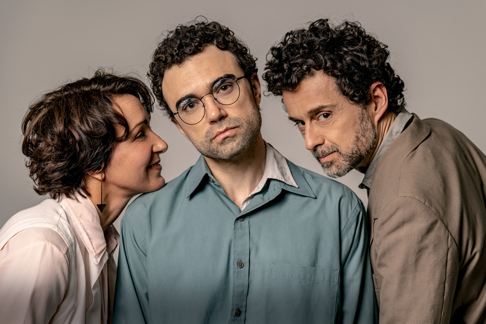 Peça discute vigilância on-line a partir de caso de Edward Snowden